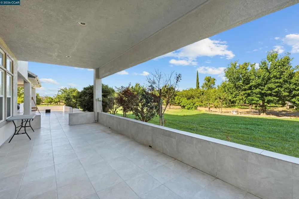 12732 West Ln Lodi, CA 95240