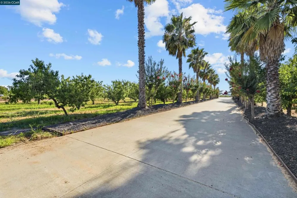 12732 West Ln Lodi, CA 95240