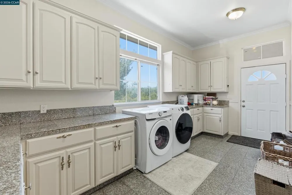 12732 West Ln Lodi, CA 95240