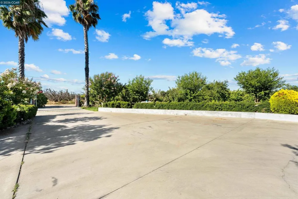 12732 West Ln Lodi, CA 95240