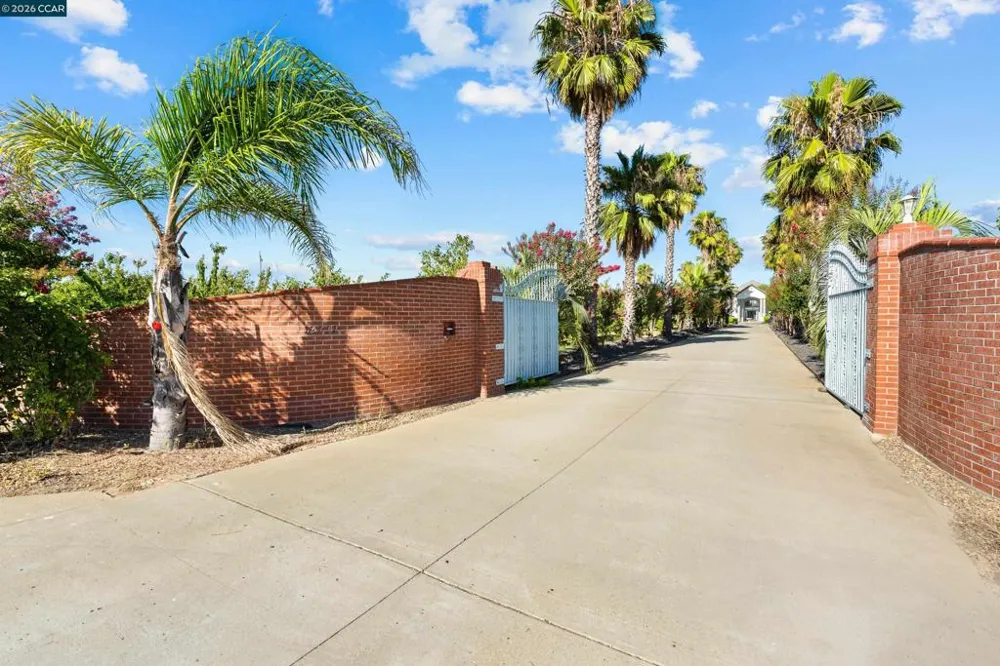 12732 West Ln Lodi, CA 95240