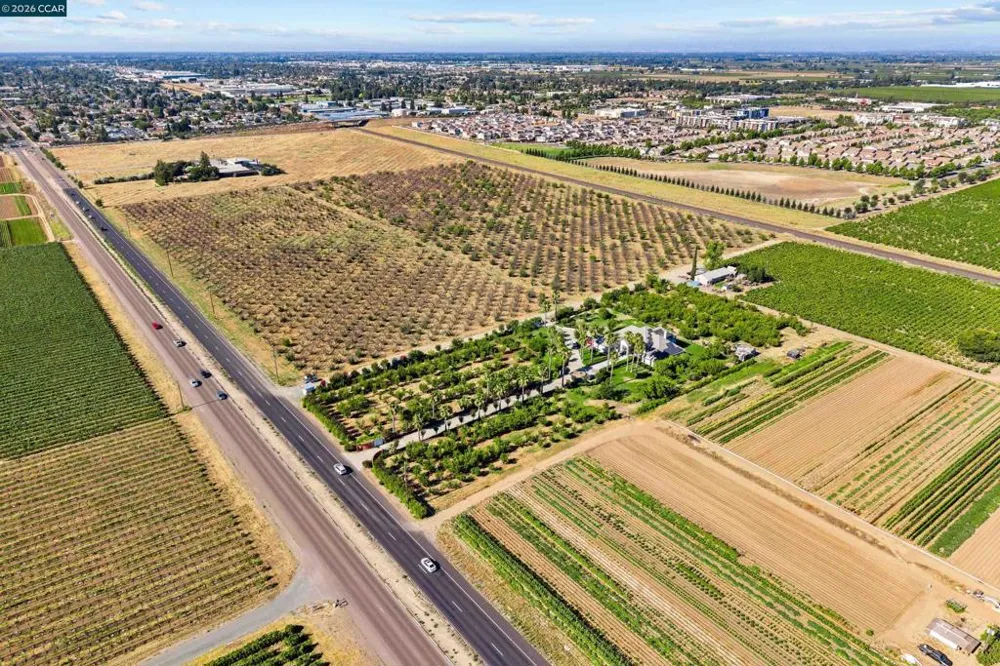 12732 West Ln Lodi, CA 95240