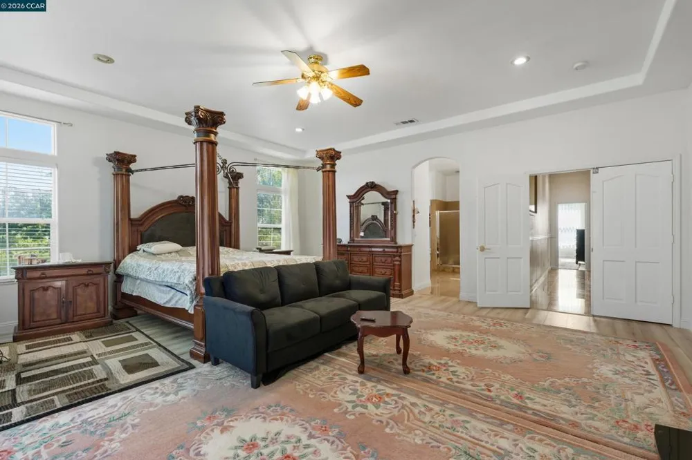 12732 West Ln Lodi, CA 95240