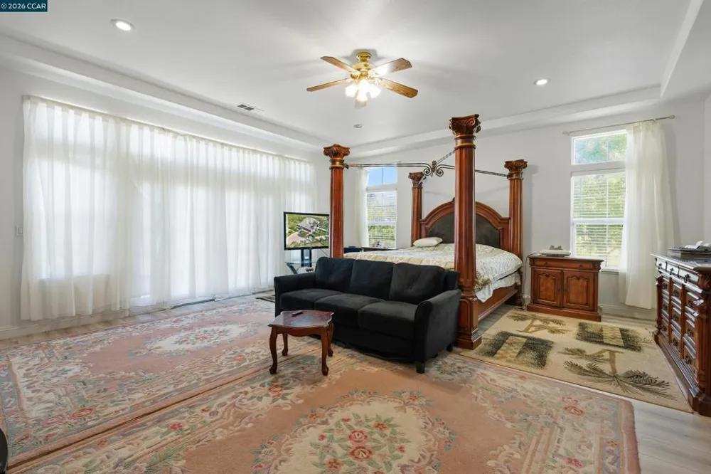 12732 West Ln Lodi, CA 95240