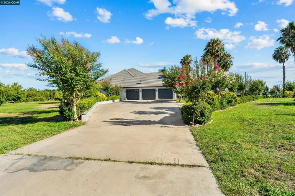 12732 West Ln Lodi, CA 95240