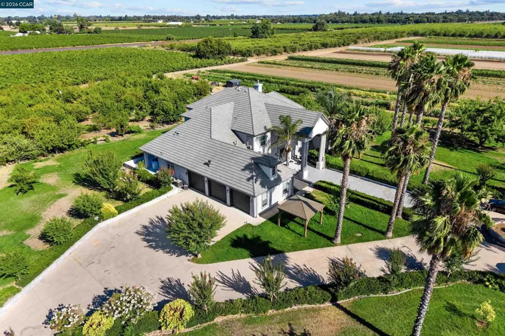 12732 West Ln Lodi, CA 95240