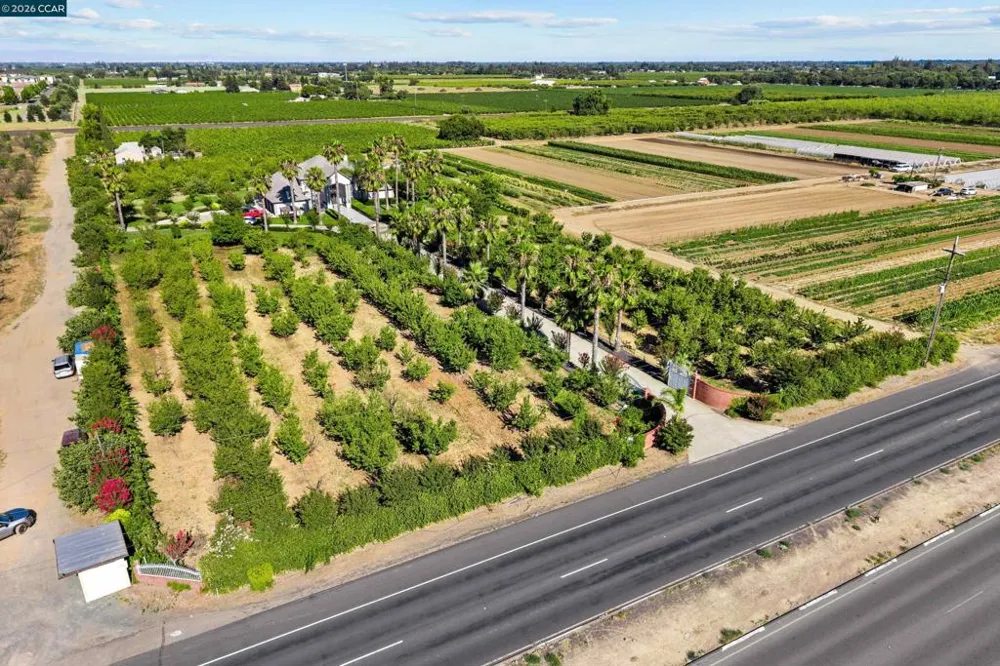 12732 West Ln Lodi, CA 95240