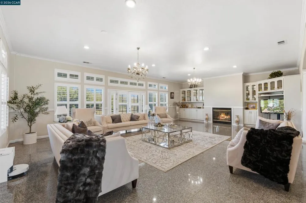 12732 West Ln Lodi, CA 95240