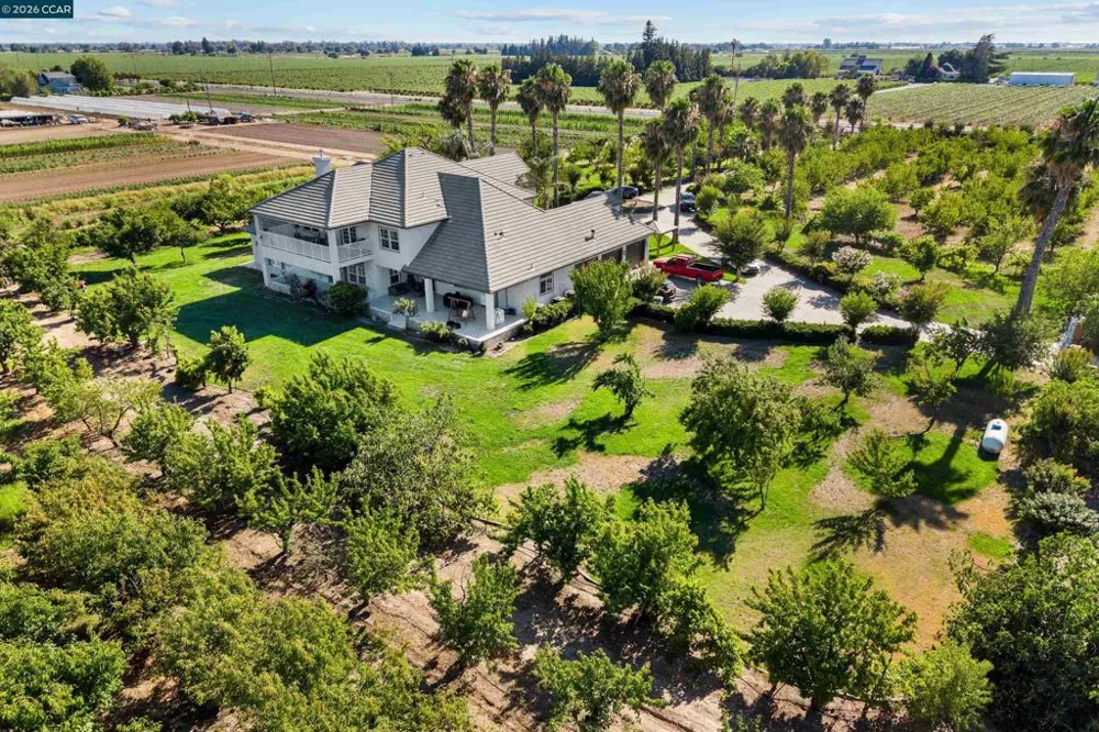 12732 West Ln Lodi, CA 95240