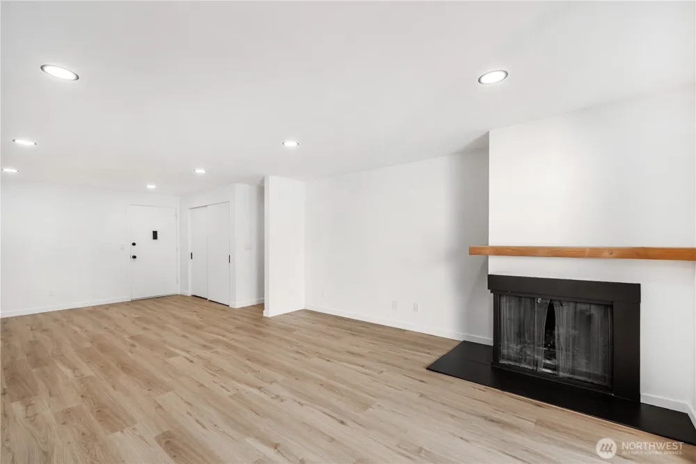 7501 Ruby Drive SW #J103 Lakewood, WA 98498
