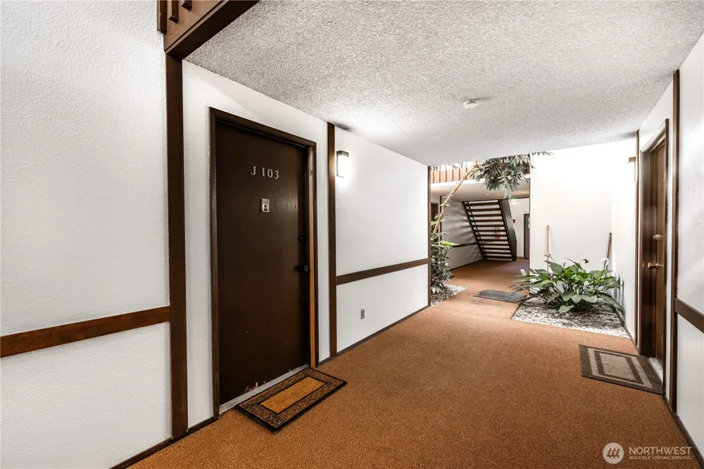 7501 Ruby Drive SW #J103 Lakewood, WA 98498