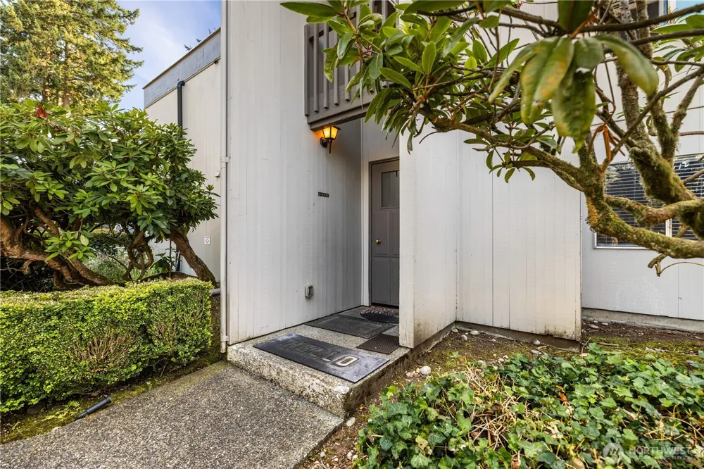7501 Ruby Drive SW #J103 Lakewood, WA 98498