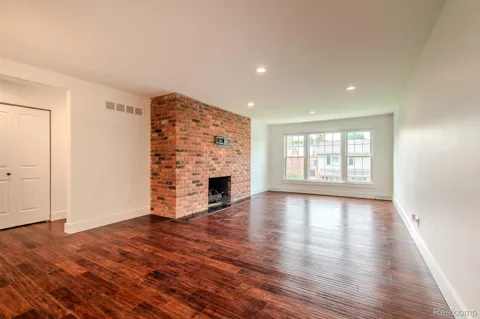 551 Old Woodward Avenue