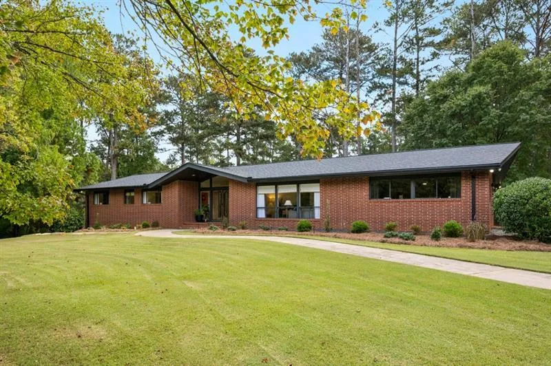 334 Luther Bailey Senoia, GA 30276