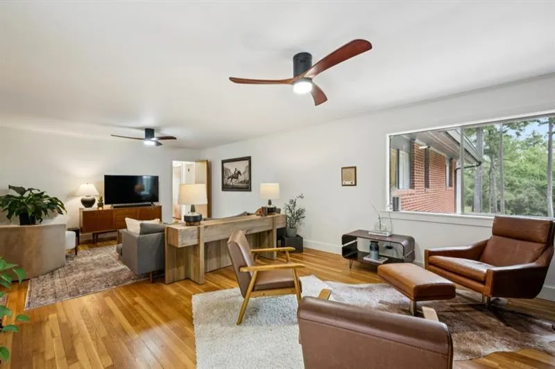 334 Luther Bailey Senoia, GA 30276