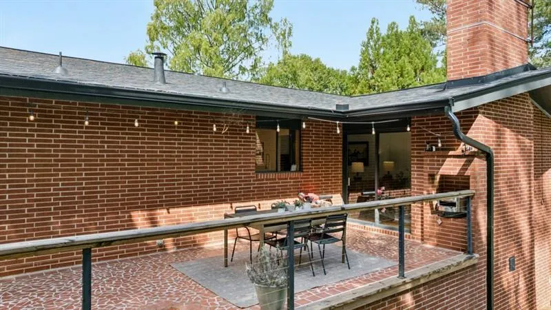 334 Luther Bailey Senoia, GA 30276