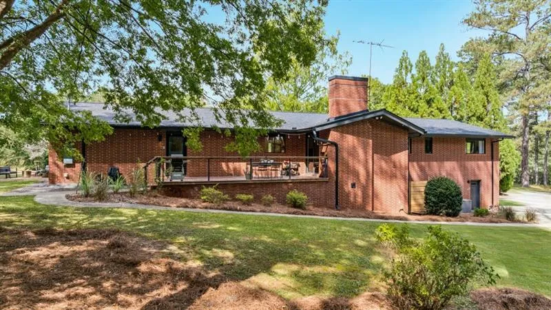 334 Luther Bailey Senoia, GA 30276