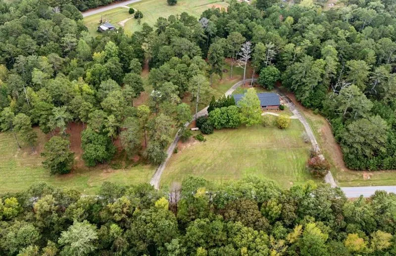 334 Luther Bailey Senoia, GA 30276