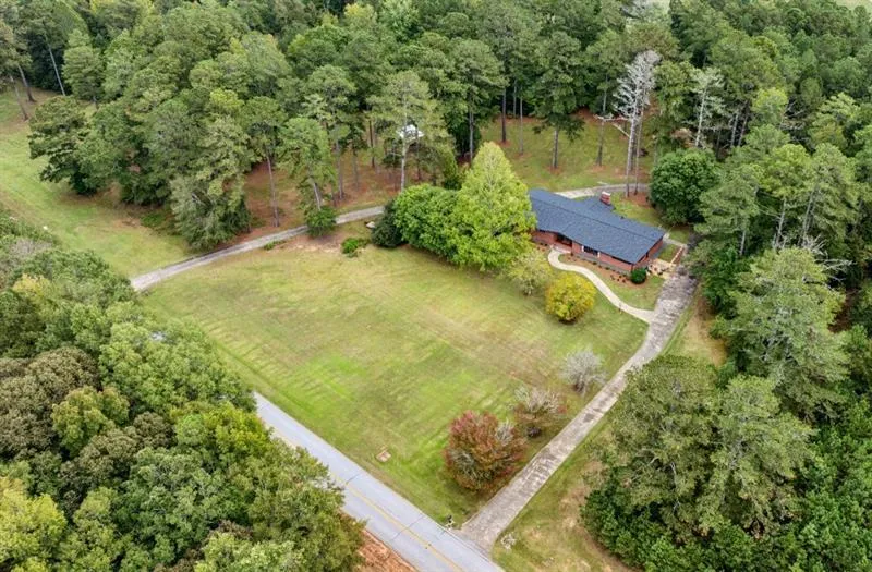 334 Luther Bailey Senoia, GA 30276