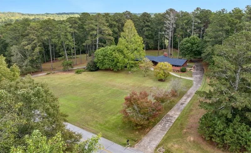 334 Luther Bailey Senoia, GA 30276