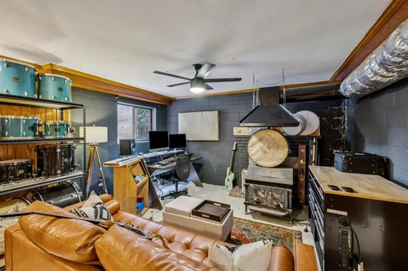 334 Luther Bailey Senoia, GA 30276