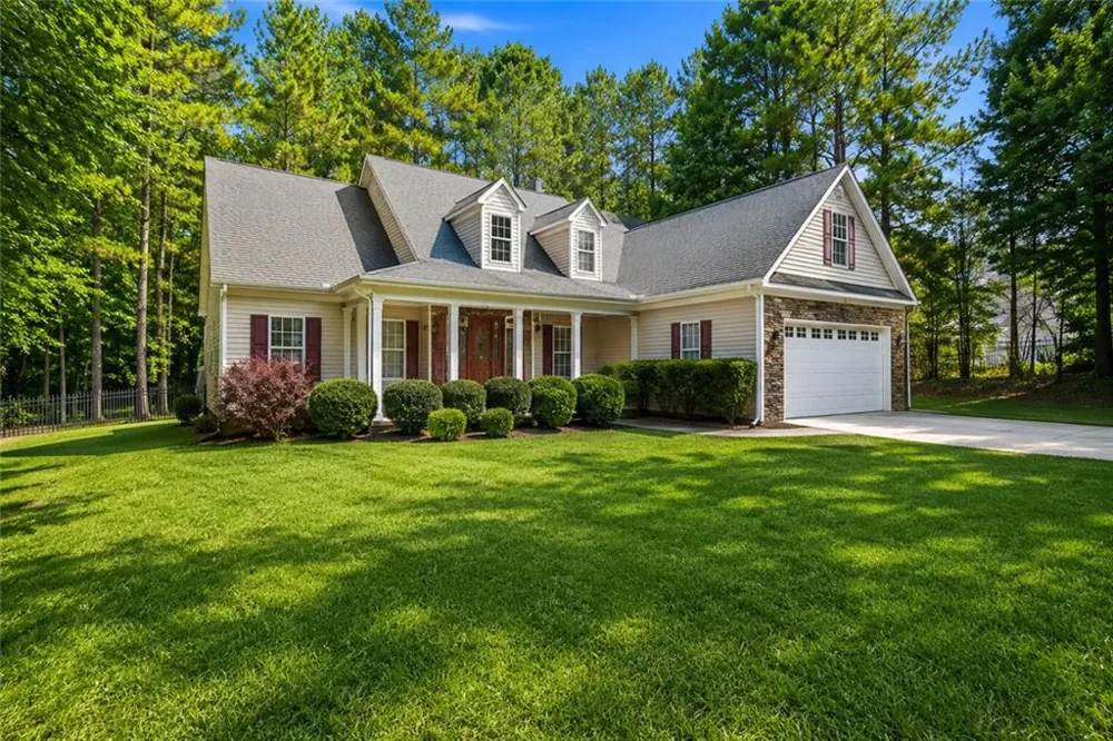 8876 Camp Tree Ct Court Winston, GA 30187