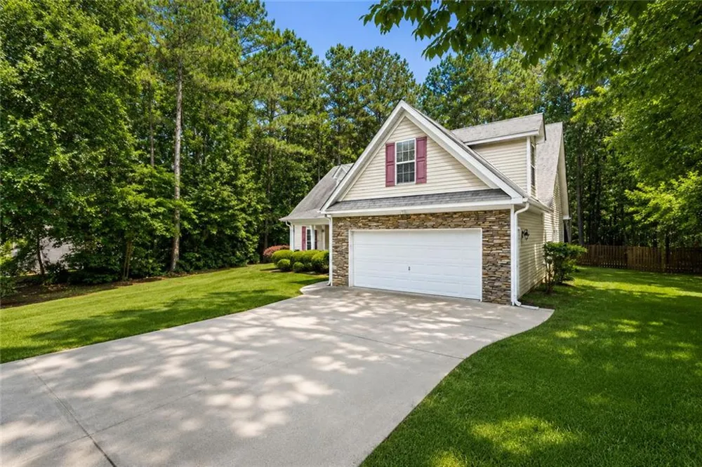 8876 Camp Tree Ct Court Winston, GA 30187