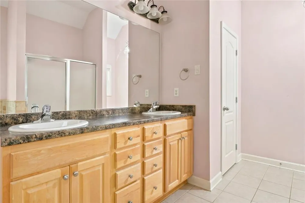 8876 Camp Tree Ct Court Winston, GA 30187