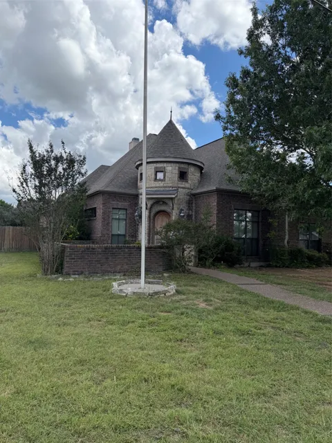 610 Vanishing Oaks Drive