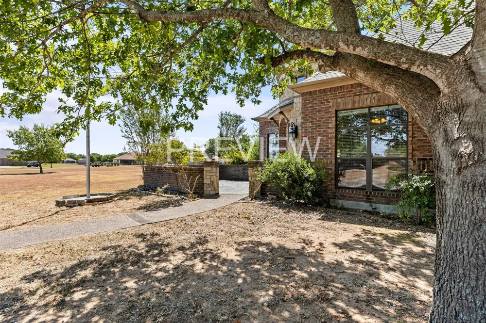 610 Vanishing Oaks Drive Crawford, TX 76638