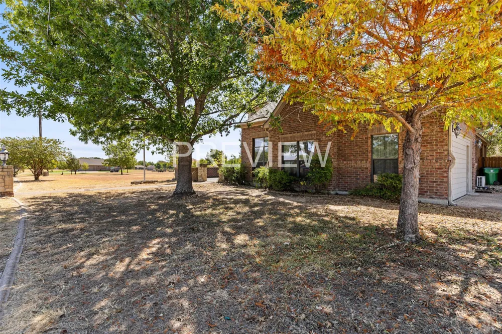 610 Vanishing Oaks Drive Crawford, TX 76638
