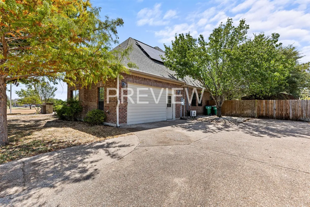 610 Vanishing Oaks Drive Crawford, TX 76638