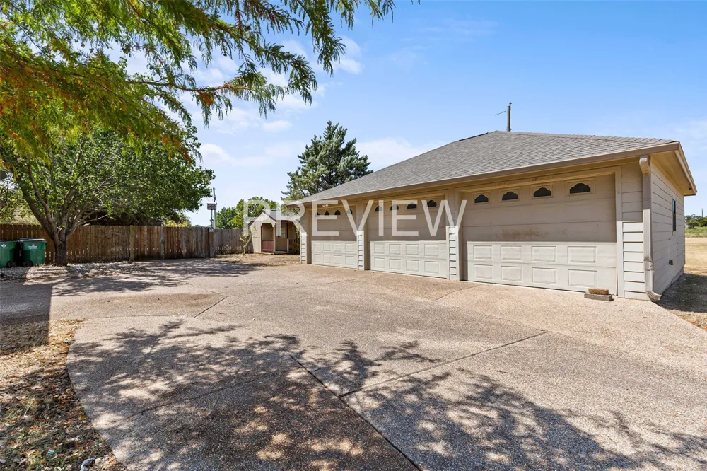 610 Vanishing Oaks Drive Crawford, TX 76638