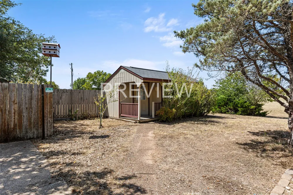 610 Vanishing Oaks Drive Crawford, TX 76638