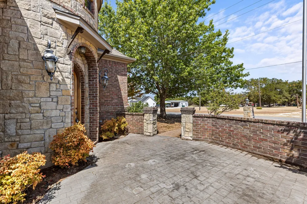 610 Vanishing Oaks Drive Crawford, TX 76638