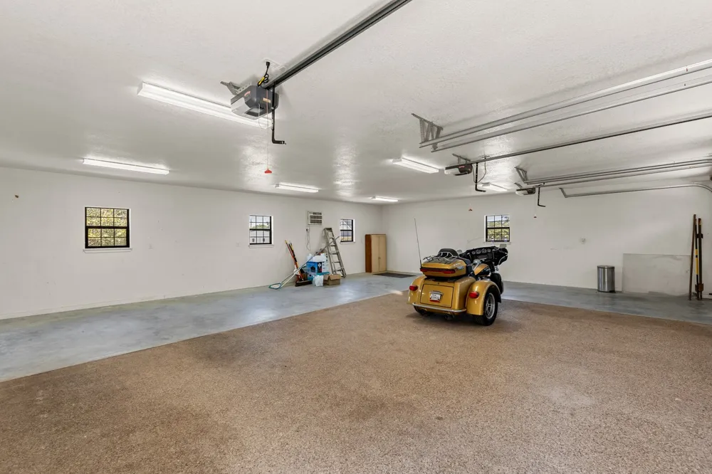 610 Vanishing Oaks Drive Crawford, TX 76638