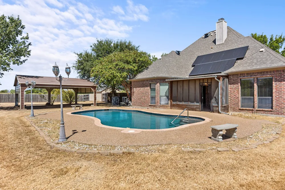 610 Vanishing Oaks Drive Crawford, TX 76638