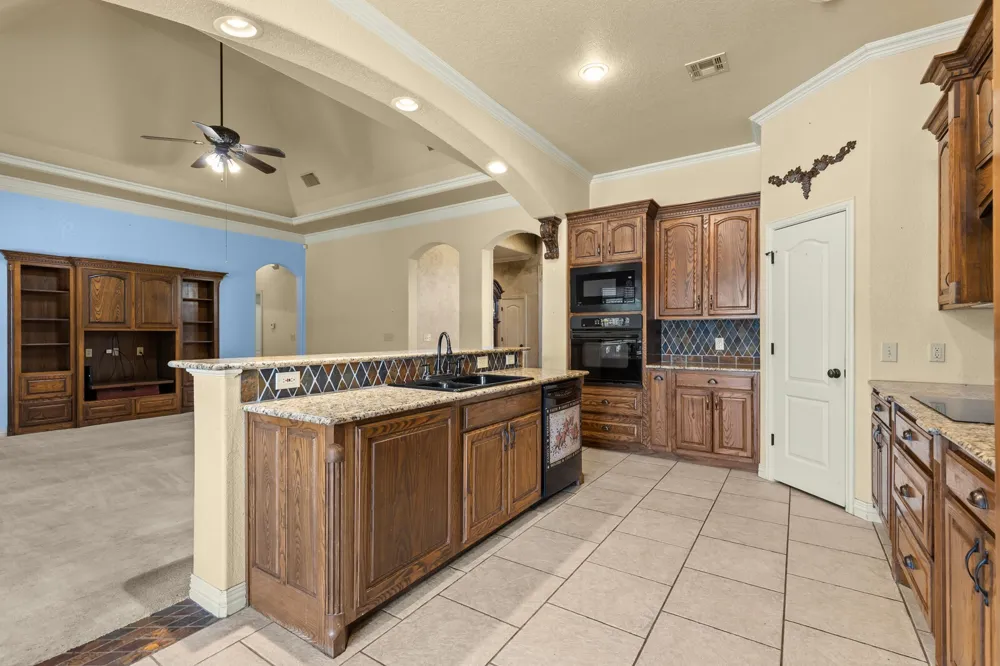 610 Vanishing Oaks Drive Crawford, TX 76638