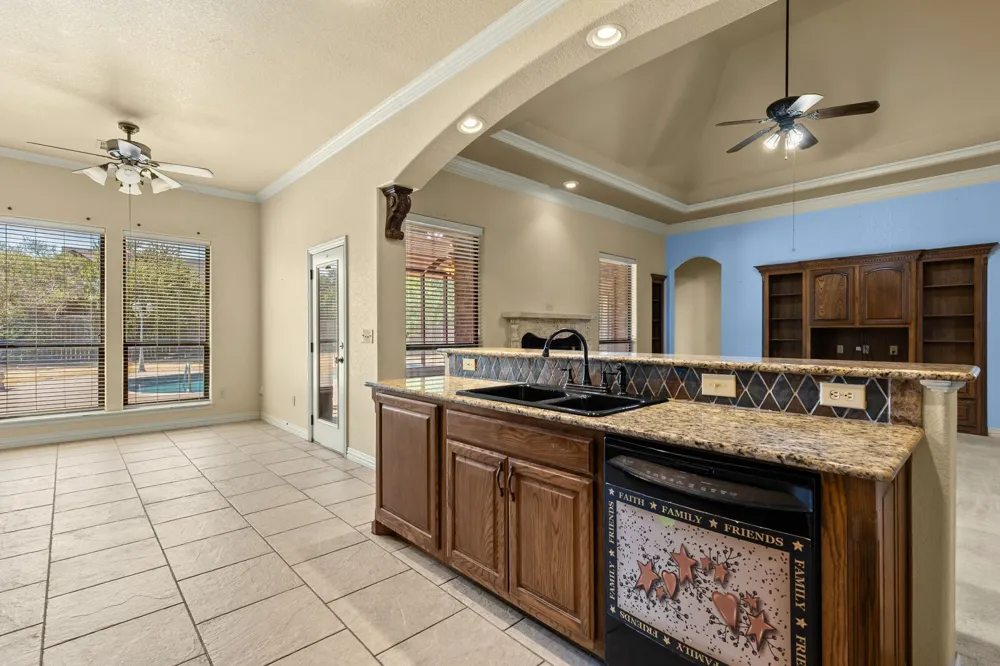 610 Vanishing Oaks Drive Crawford, TX 76638