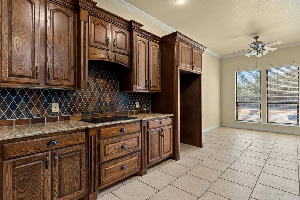 610 Vanishing Oaks Drive Crawford, TX 76638