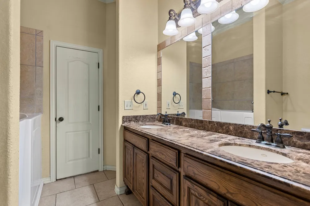 610 Vanishing Oaks Drive Crawford, TX 76638