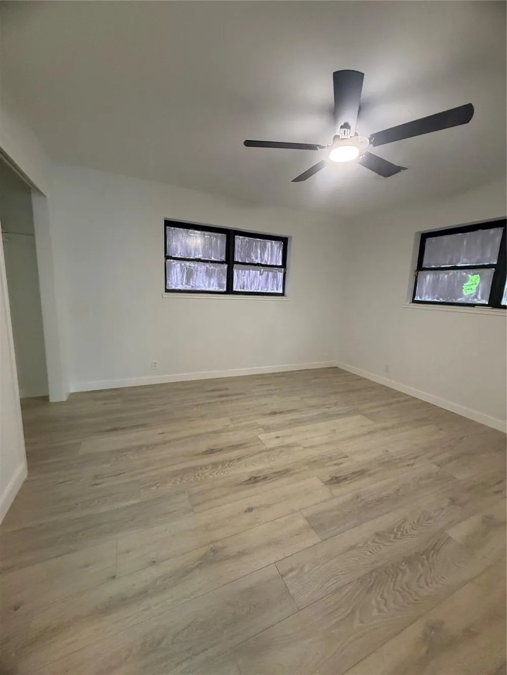 143 Hollyvale Drive Houston, TX 77060