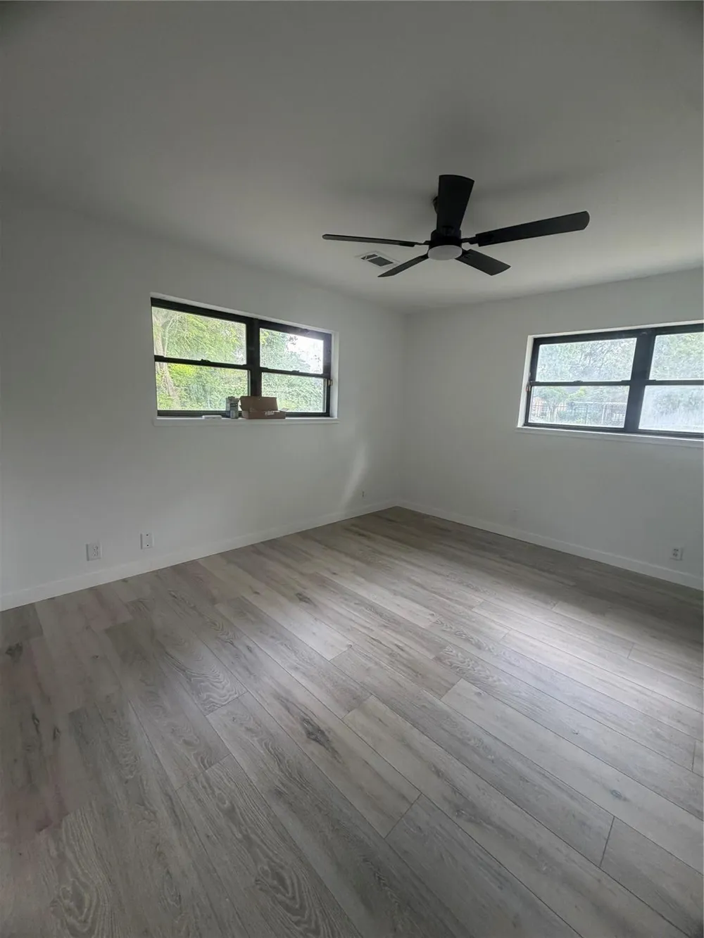 143 Hollyvale Drive Houston, TX 77060