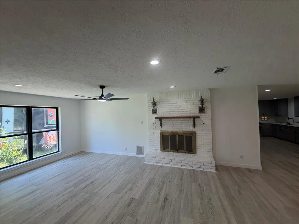 143 Hollyvale Drive Houston, TX 77060