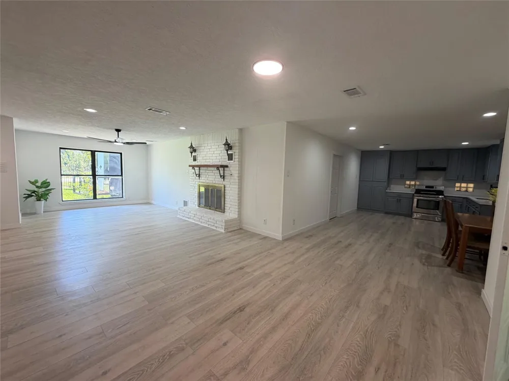 143 Hollyvale Drive Houston, TX 77060