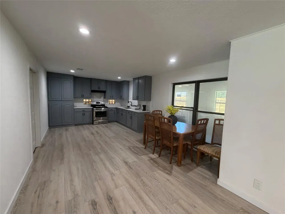 143 Hollyvale Drive Houston, TX 77060
