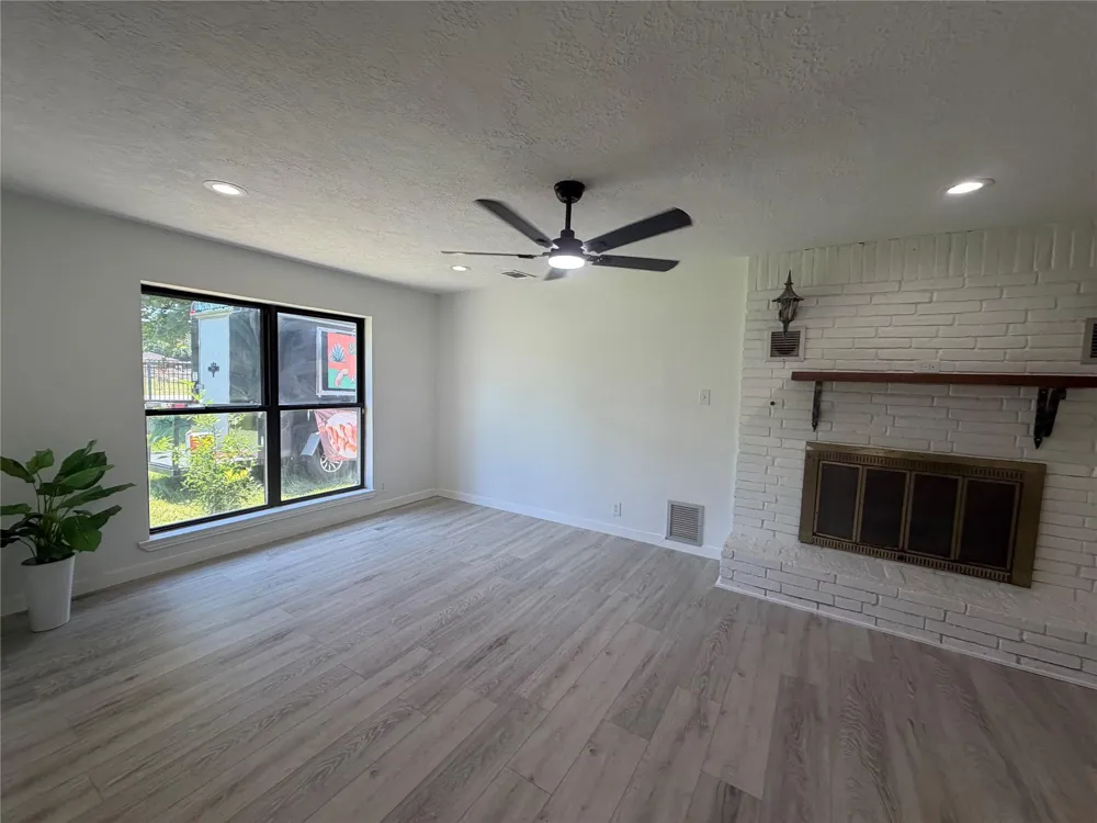 143 Hollyvale Drive Houston, TX 77060