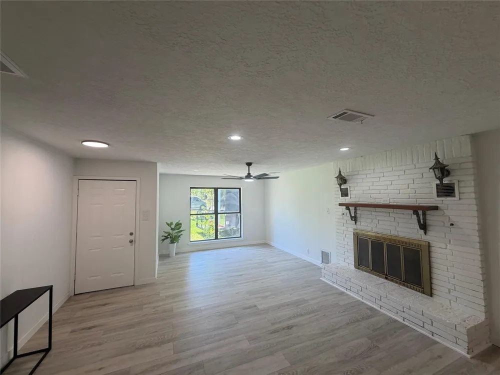 143 Hollyvale Drive Houston, TX 77060