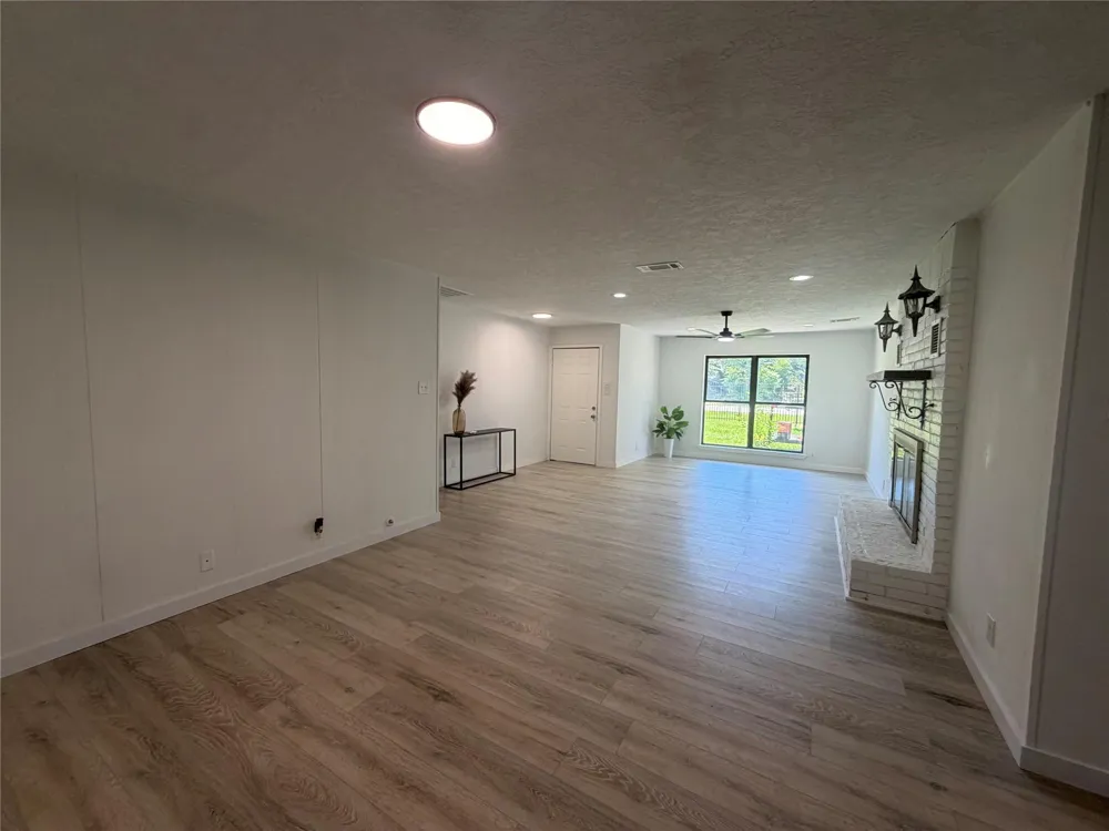 143 Hollyvale Drive Houston, TX 77060