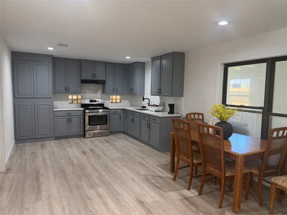 143 Hollyvale Drive Houston, TX 77060
